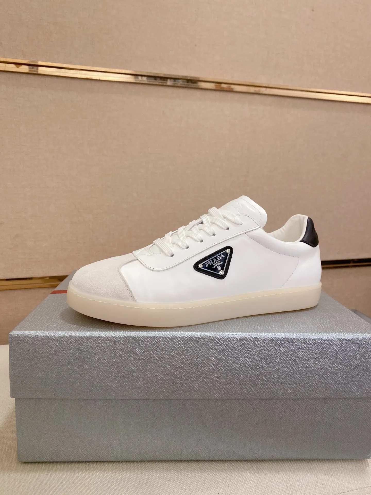 Men's shoes 💰 540💰 ✔️✔️✔️High-quality new PRADA counters are launched at the same time. The new men's shoes and 😘fabrics are selected from first-layer cowhide and are made by pure handicrafts. Lining: Full cowhide lining. 👍🏿 High-end ☄️ air-cushion molded anti-slip rubber outsole, exquisite lines, simple and elegant, comfortable and high-end for leisure travel. Code number: 38 to 44
